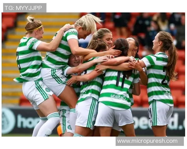 足球球星喜迎女儿降生全家幸福洋溢场面温馨感人